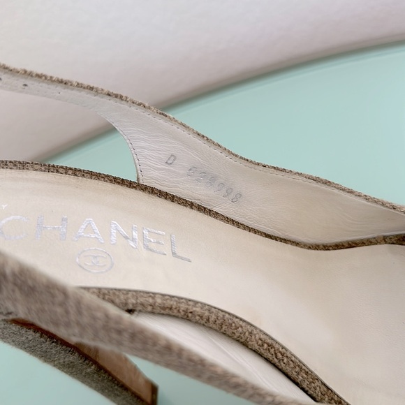 Chanel Designer 38 1/2 Tan Canvas Leather White Chain Platform Shoes 4.5 “ Heel - Picture 8 of 12